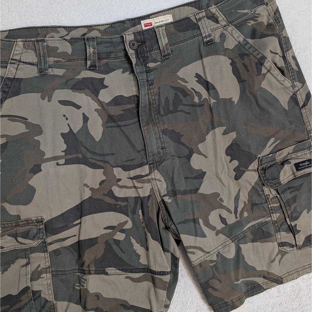 Wrangler Shorts Men's‎ 46x9" Green Camo Cargo Relaxed Fit Outdoor Hiking